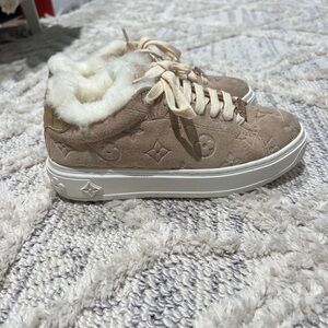 Women's Luxurious Beige & White Fur-Lined Sneakers